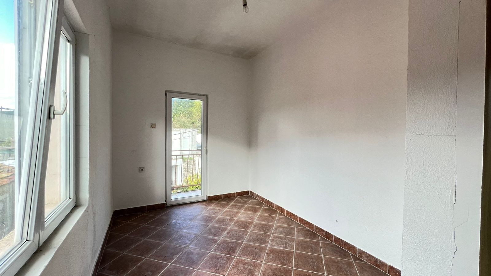 Image of House - 2 Bedrooms - 1 Bathrooms for Sale in Herceg-Novi-Sutorina-Montenegro, Image 12